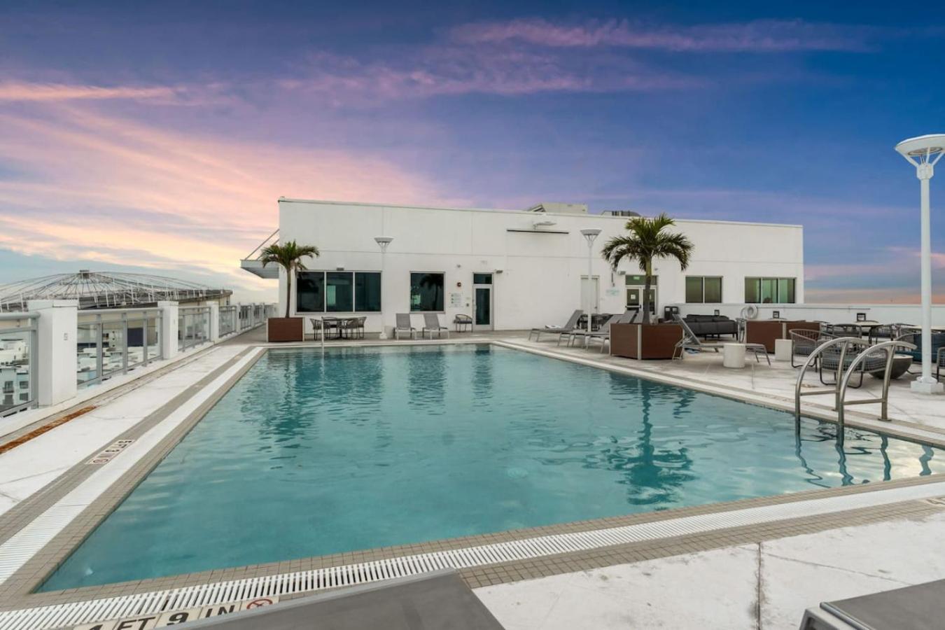 Modern 2 Bed Getaway Steps From Tropicana Field St. Petersburg Extérieur photo