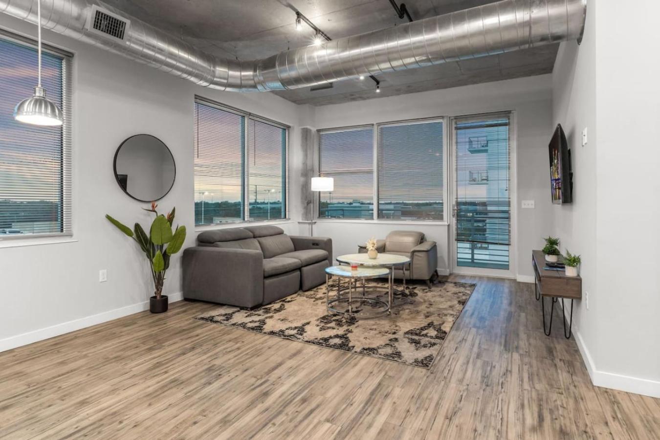 Modern 2 Bed Getaway Steps From Tropicana Field St. Petersburg Extérieur photo